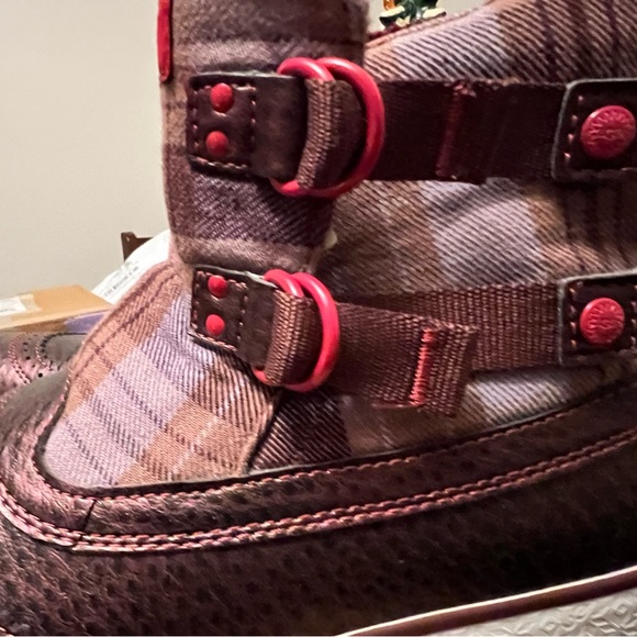 UGG Marais Waterproof Wool-Lined Boots - Like New - Picture 5 of 6